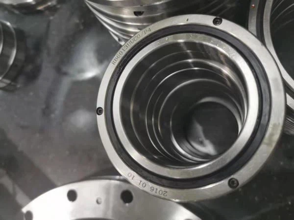 RB RE RU  XSU CRBH CRB CRBC YRT XR JXR Series Bearing